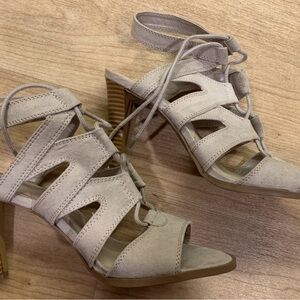 Simply Vera Vera Wang Cream Strappy Heels